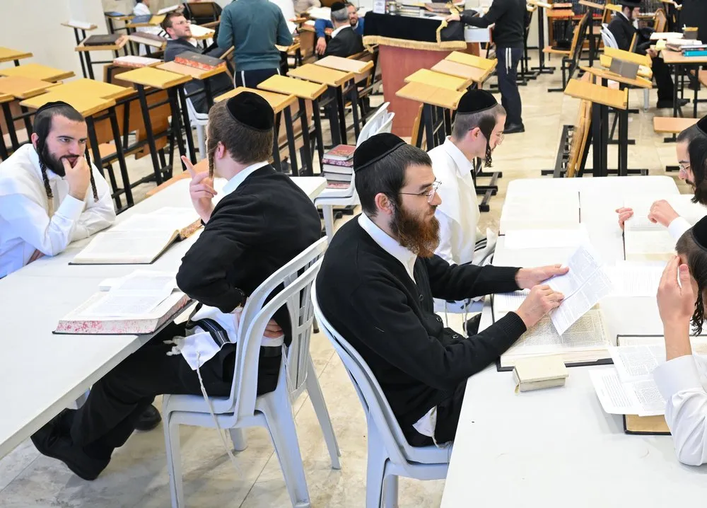 Yungeleit learning in chavrusos at white tables at Zichron Leib, Beitar Illit