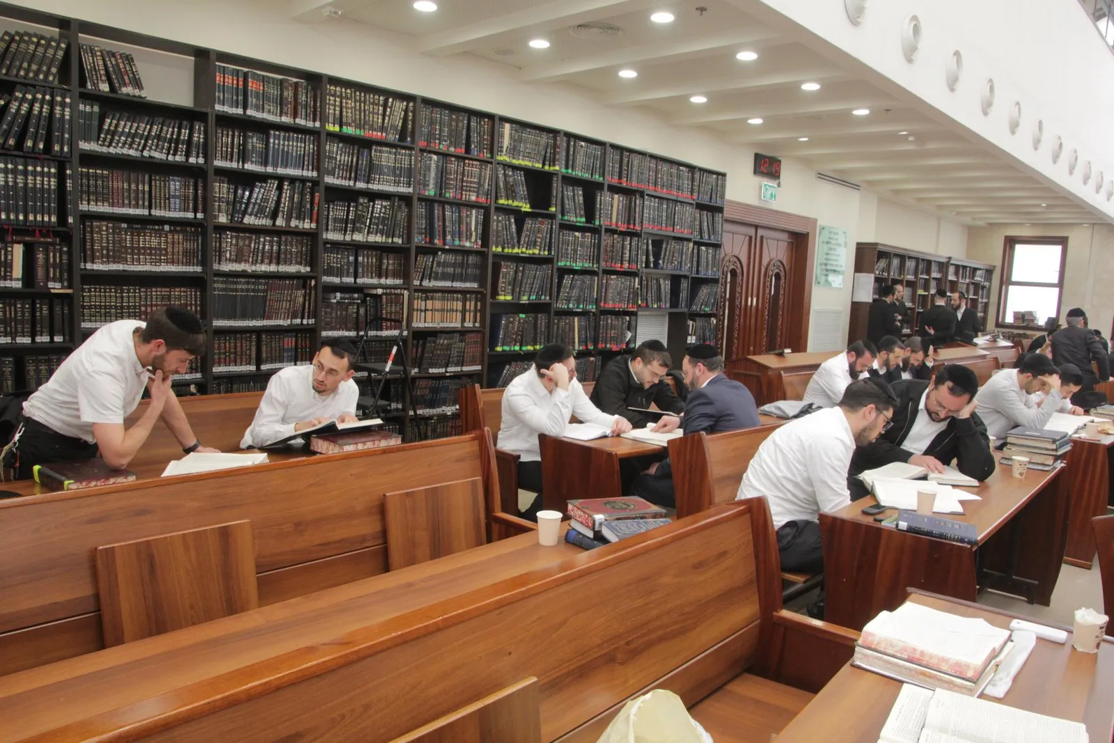 Yungeleit learning at Toras Avrohom Zev, Beitar Illit